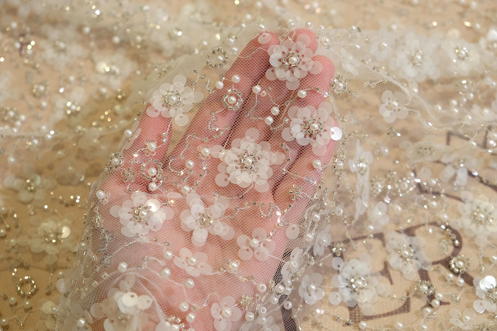 lace fabric on arm 382005