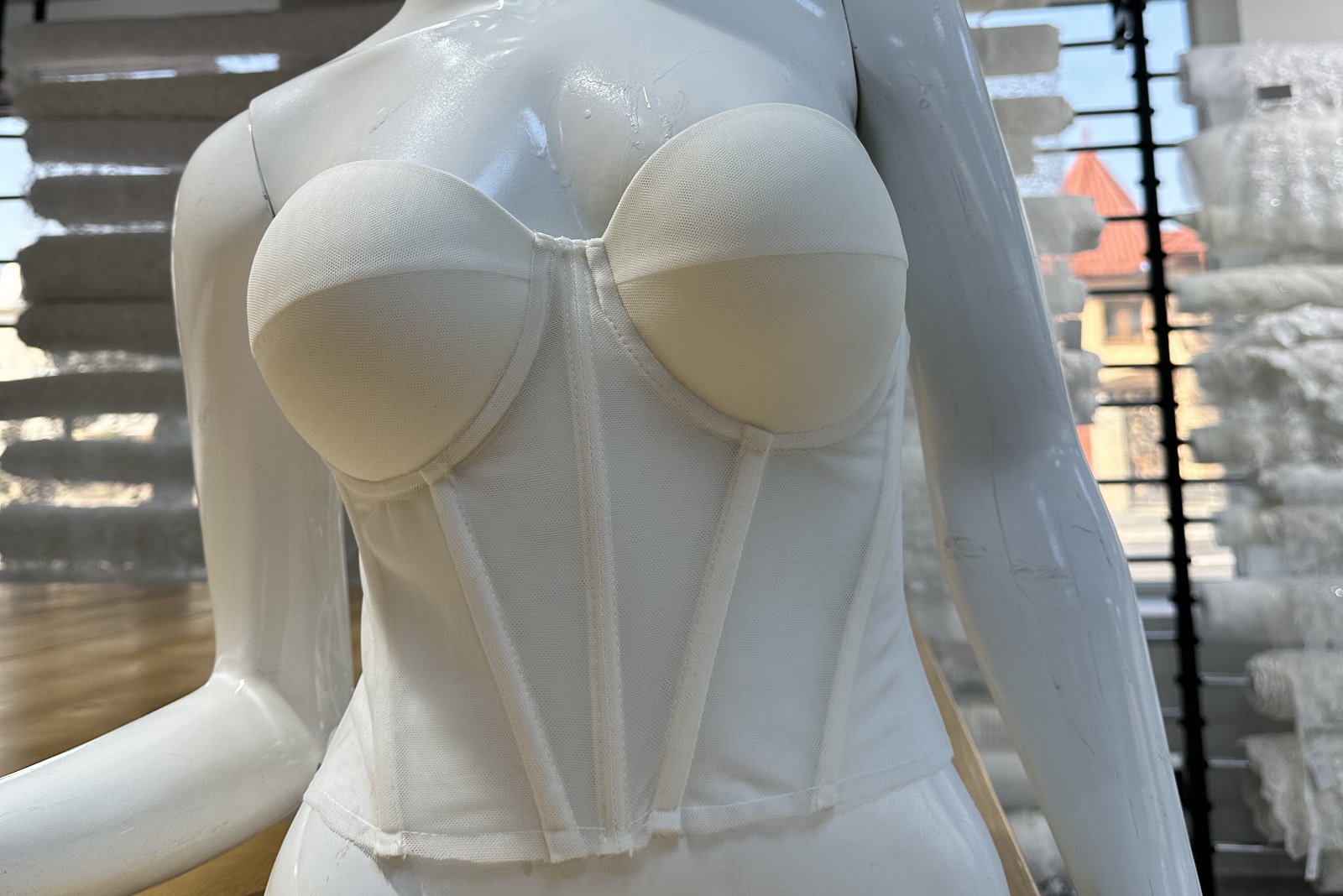 corset front view 382098