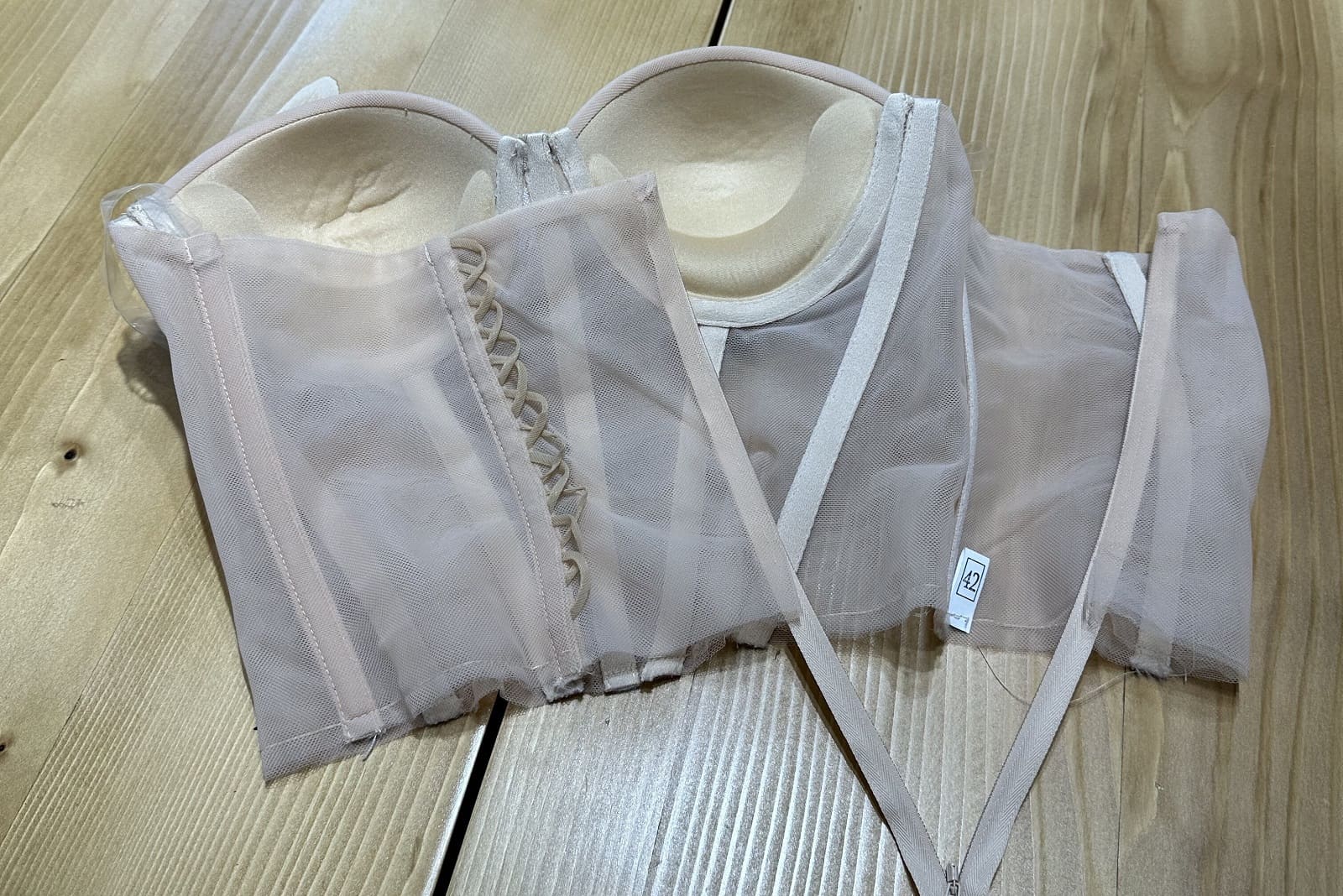 corset back view on table 382104