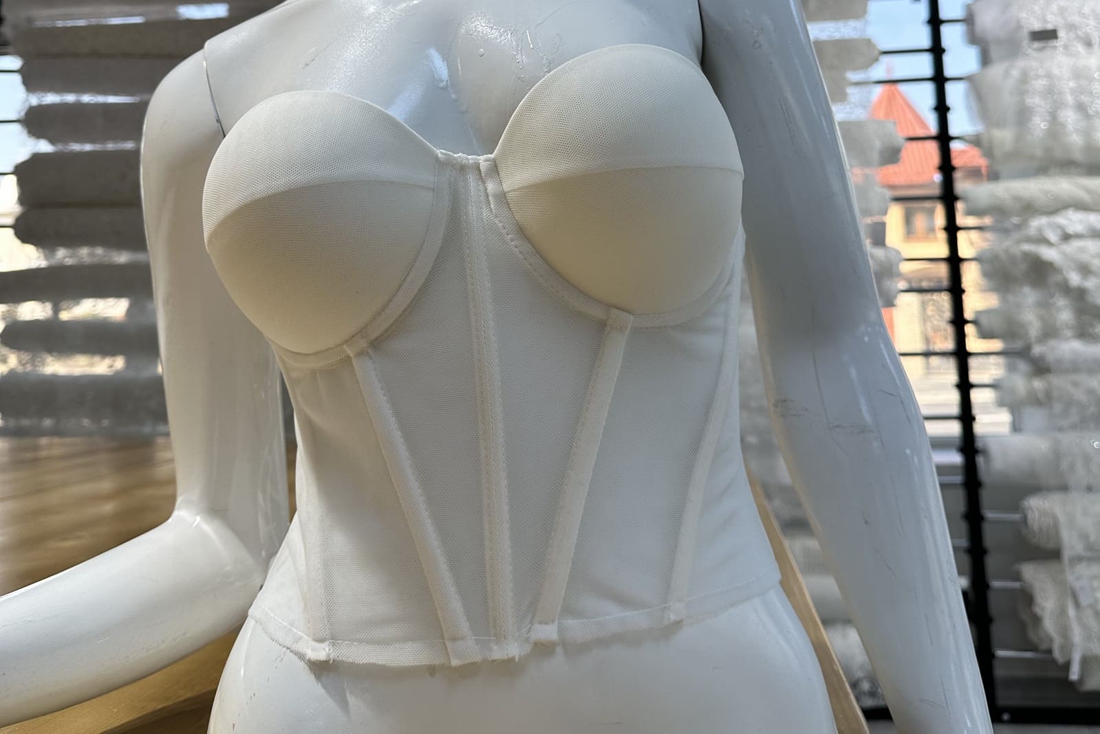 corset close-up front view 382159