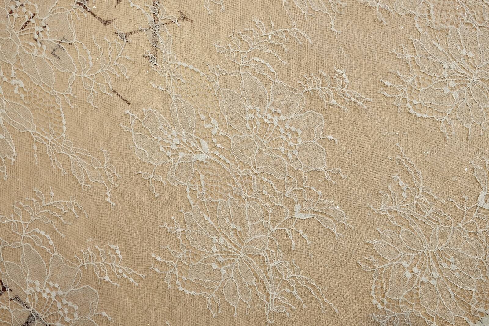 chantilly with sequins detail 382586