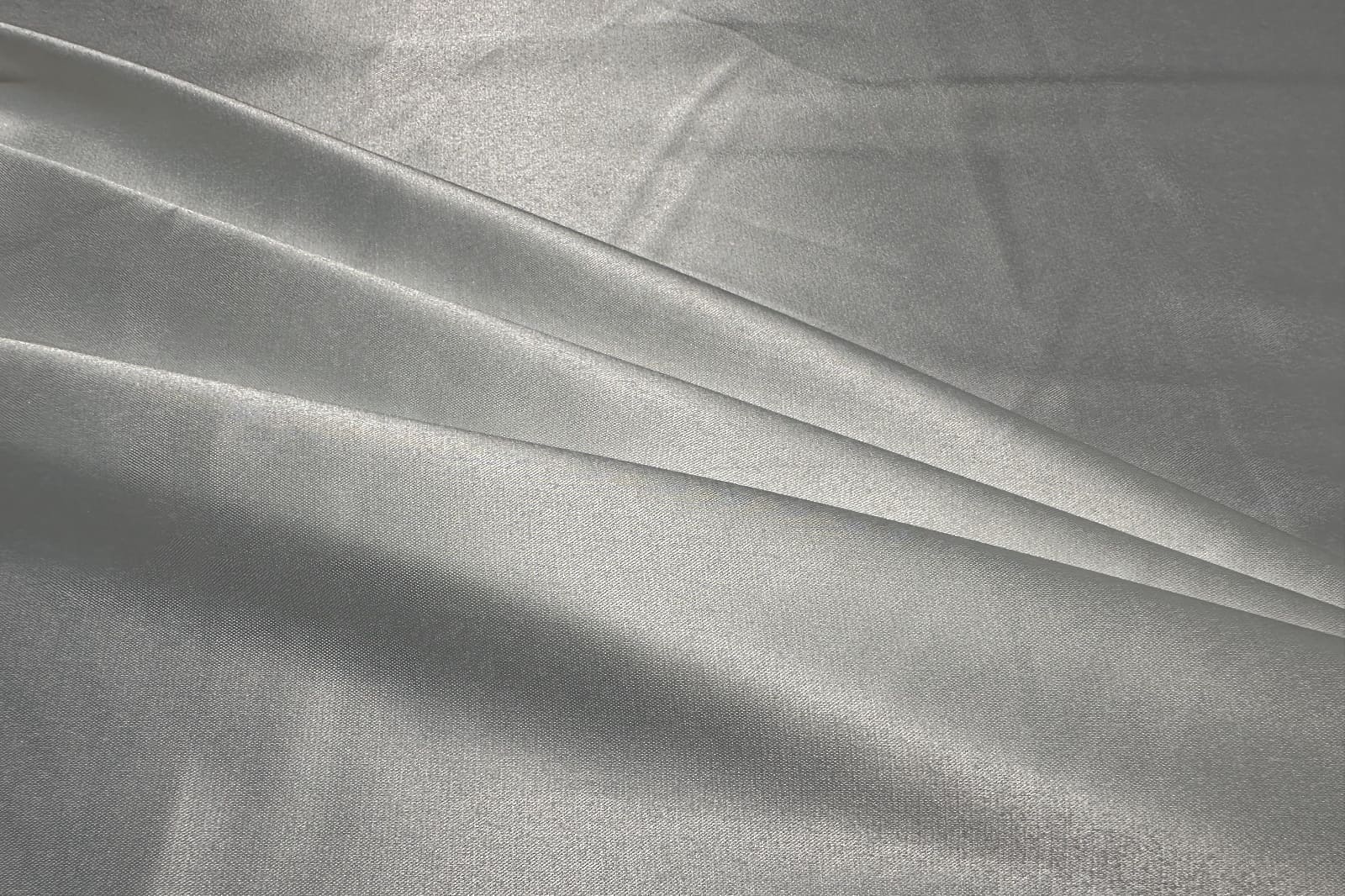 stretch satin Charm draped in folds 382845