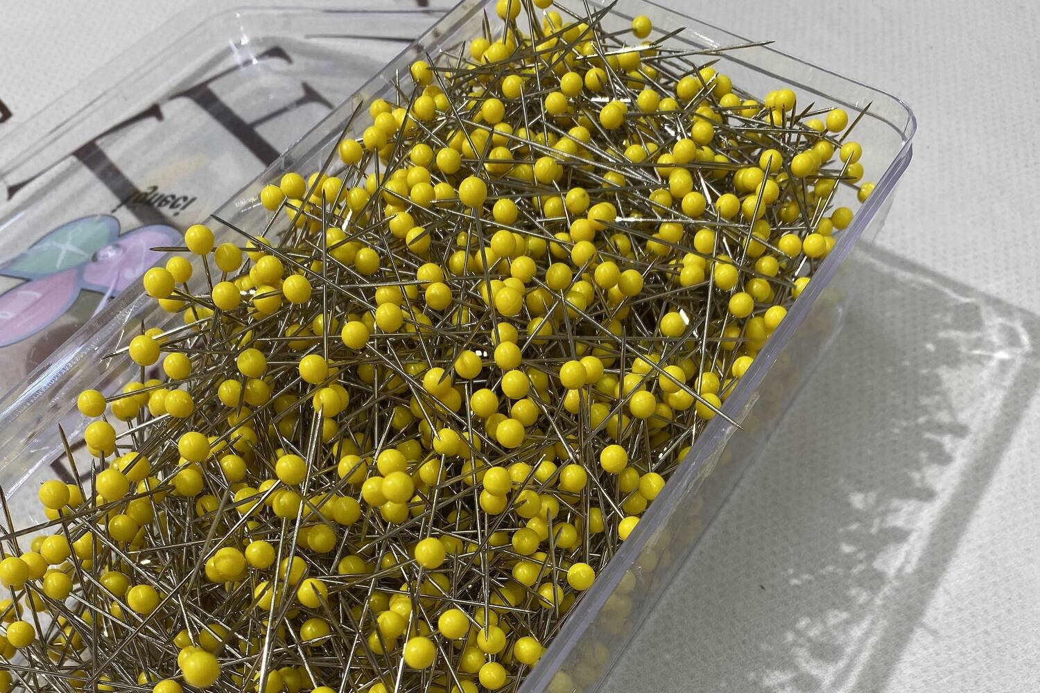 yellow sewing pins, 250 g pack, opened 383224