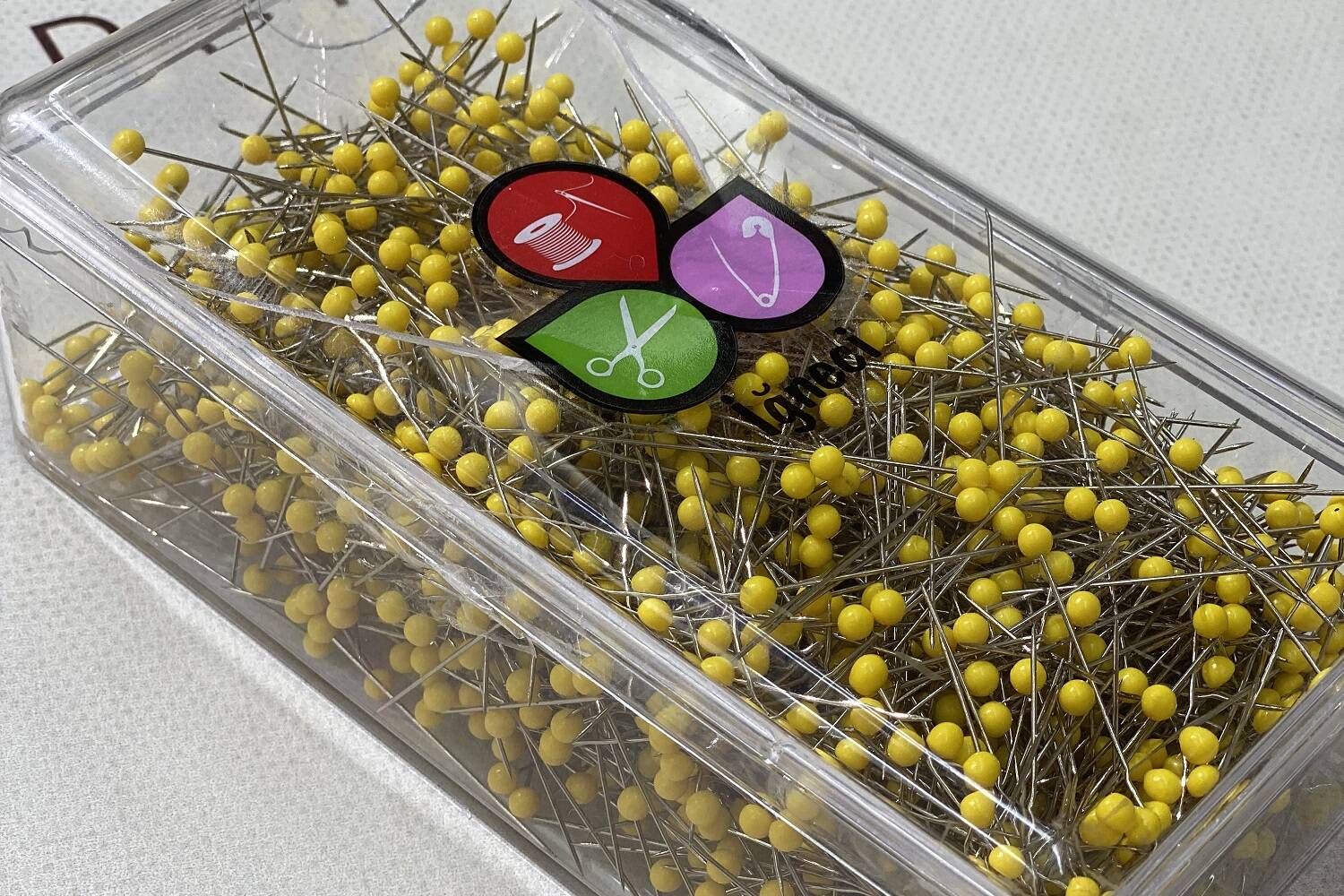 yellow sewing pins, 250 g pack 383224