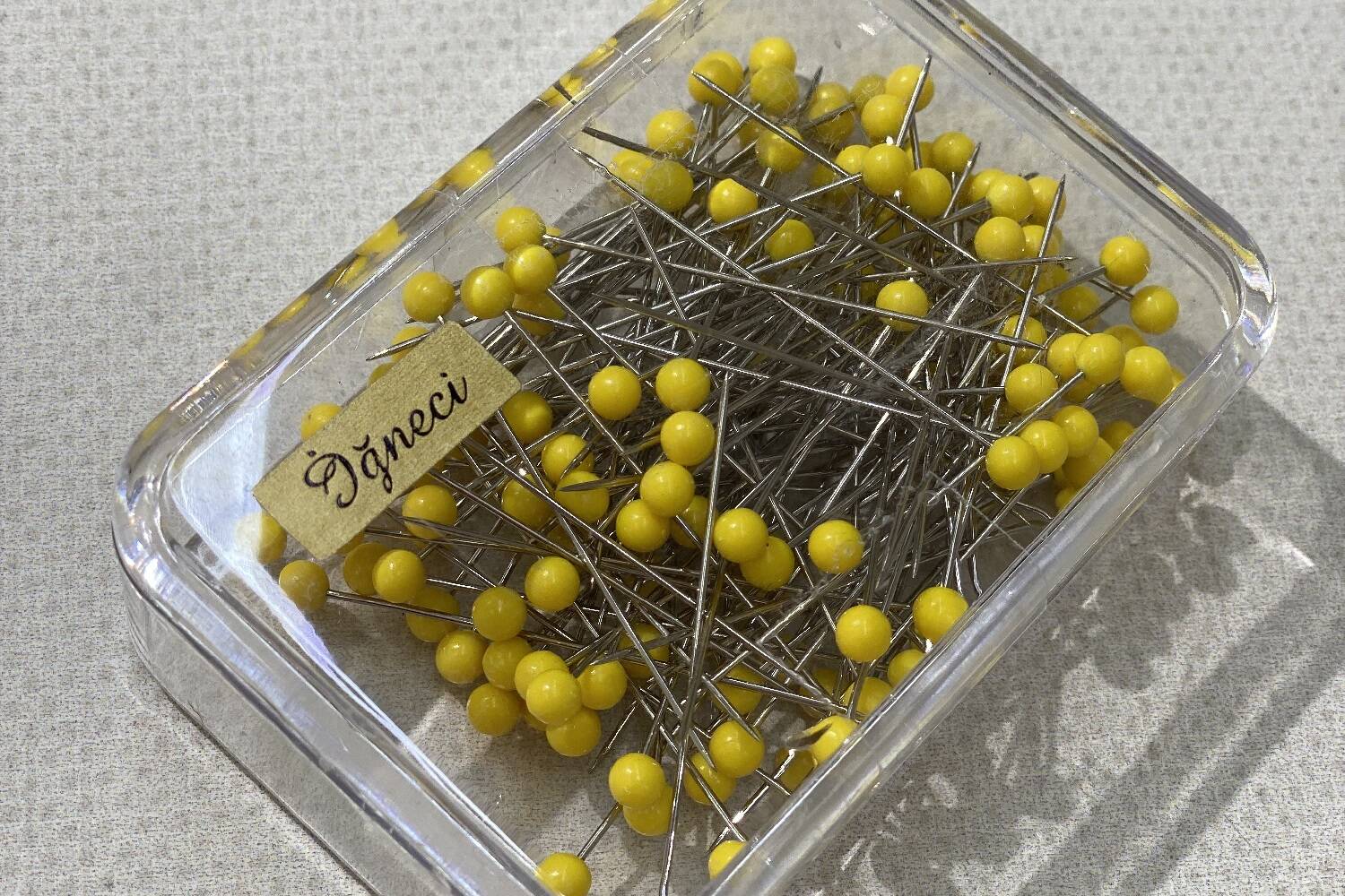yellow sewing pins, 25 g pack 383248