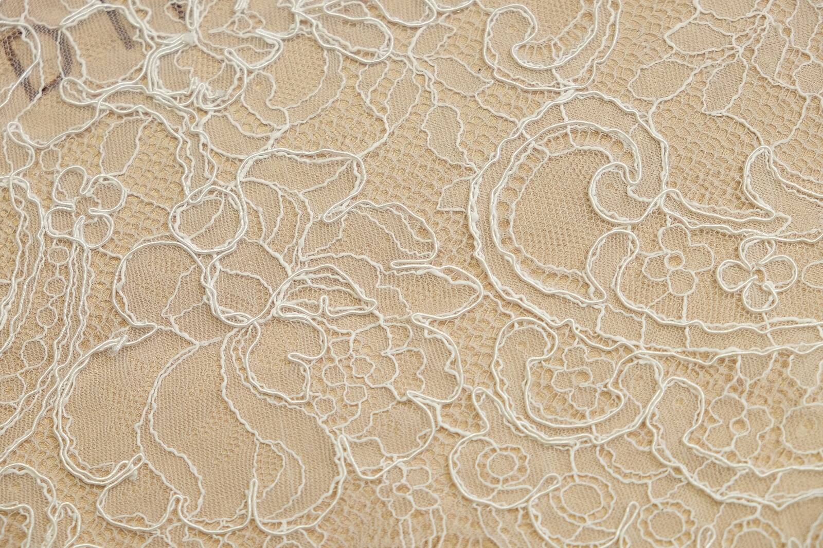 chantilly with cord detail 383651