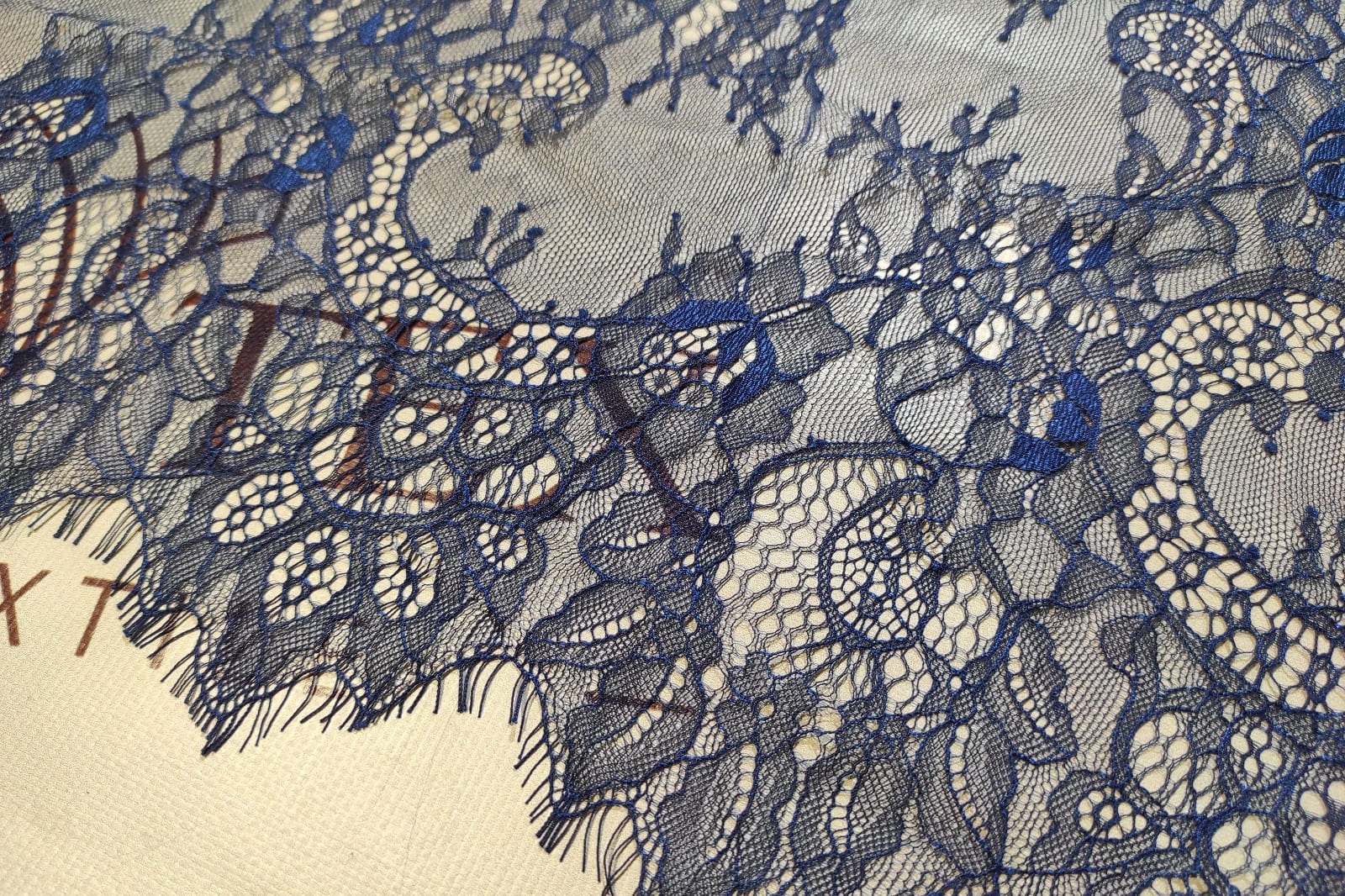 chantilly without beads edge 384108