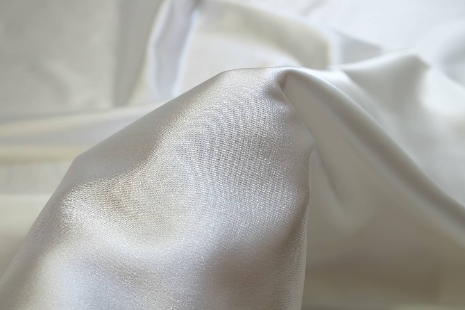 stretch satin Gizia on hand 384245