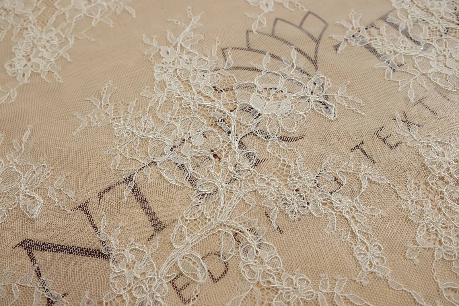 chantilly with cord close-up 384382