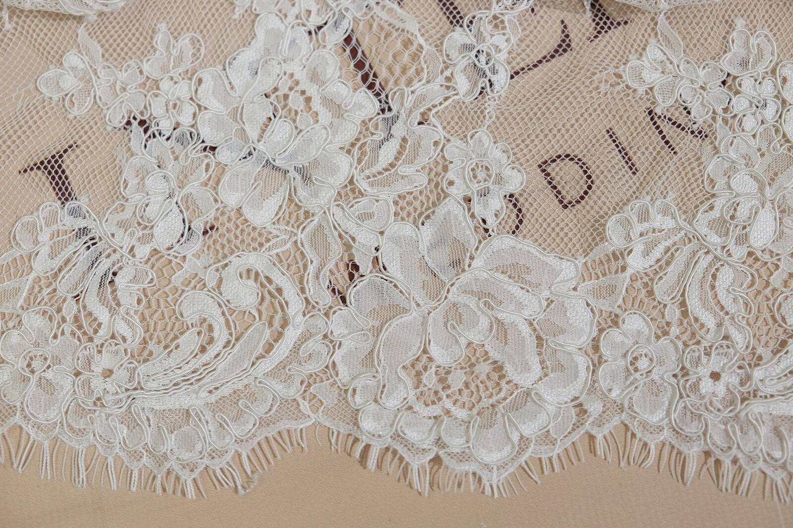 chantilly with cord edge 384702