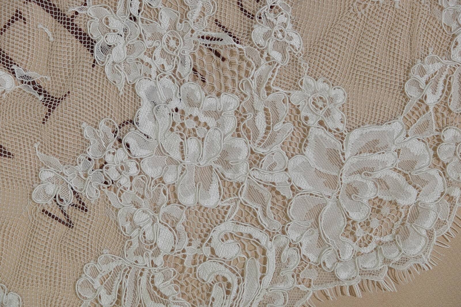 chantilly with cord close-up 384702