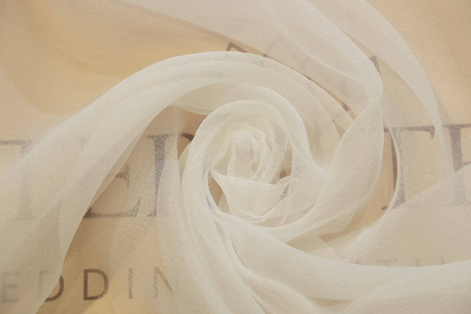 organza Wax Korolin rolled in a circle closer 384733