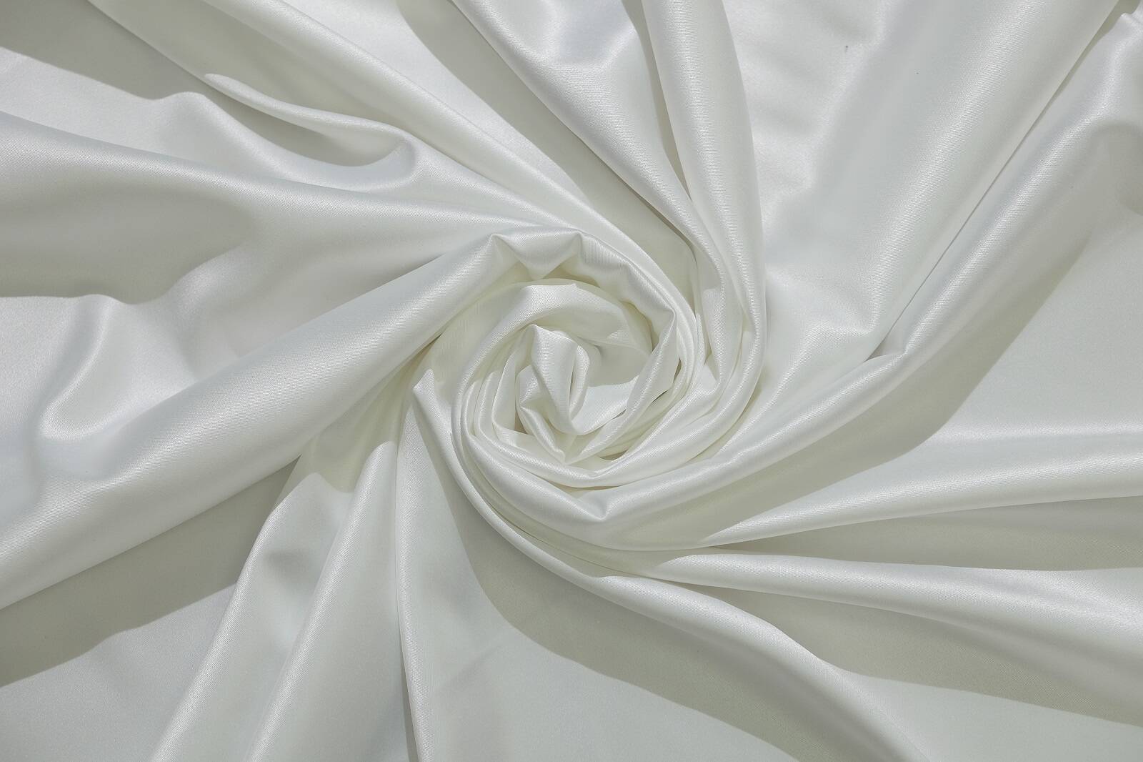 stretch satin Kristal view from a distance 384771