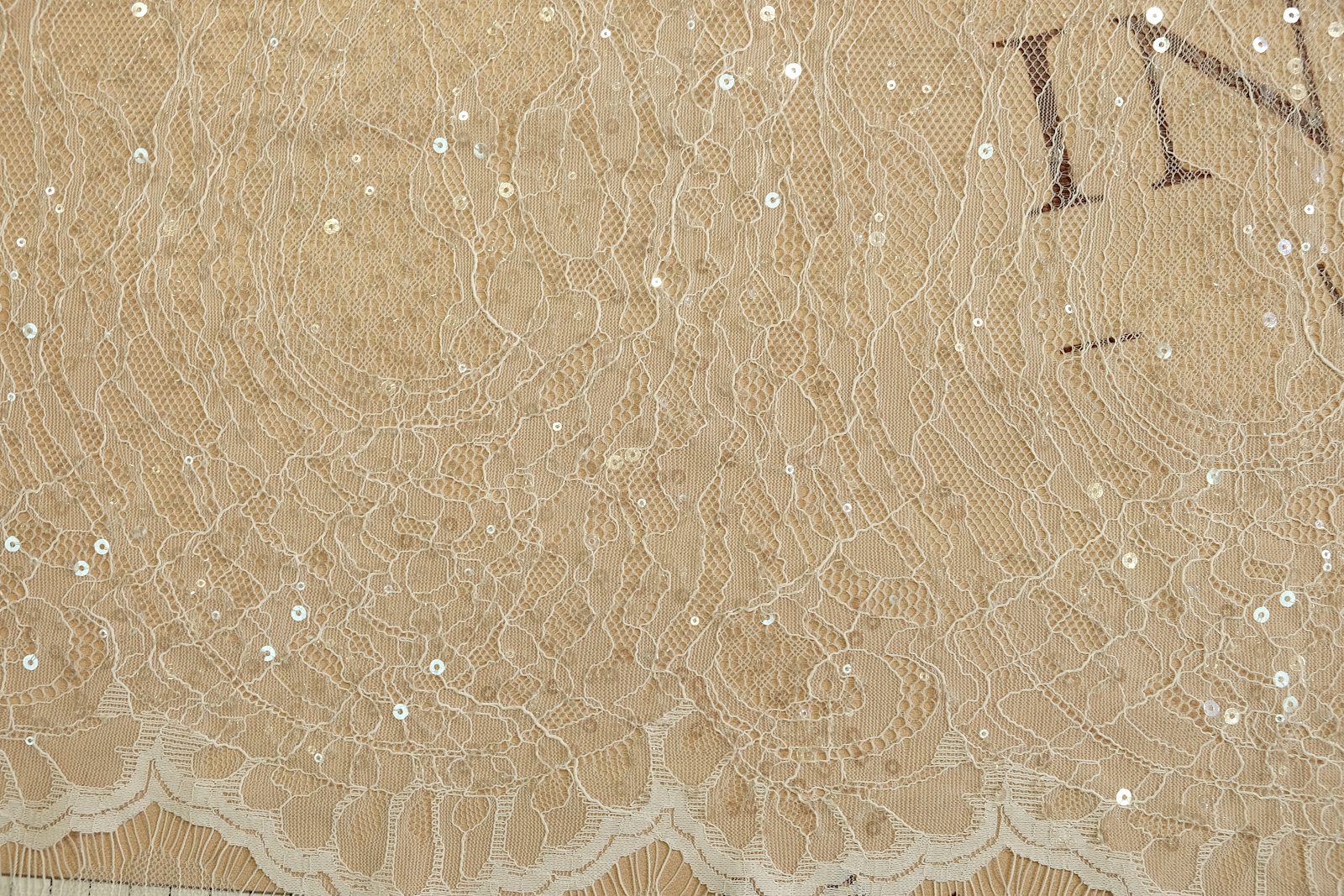 chantilly with sequins pattern 385112