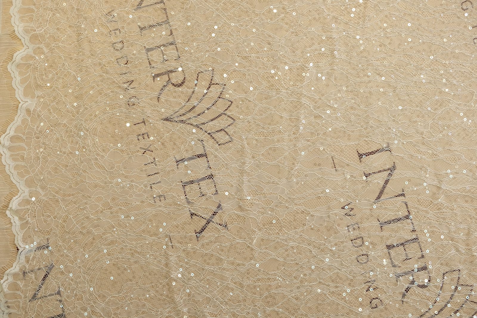 chantilly with sequins full width 385112