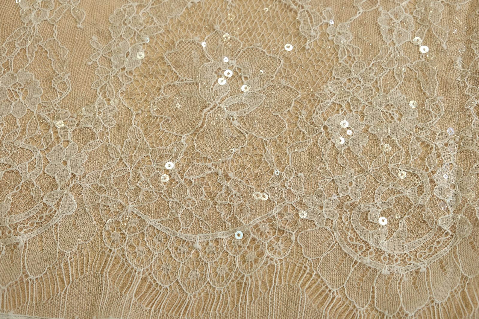 chantilly with sequins detail 385129