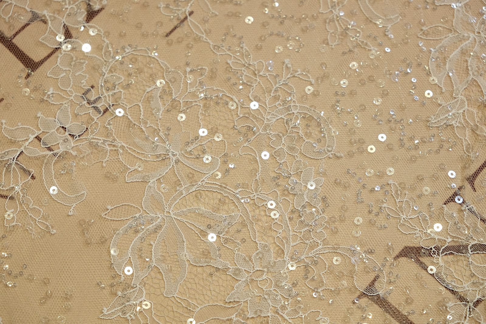 chantilly with sequins detail 385143