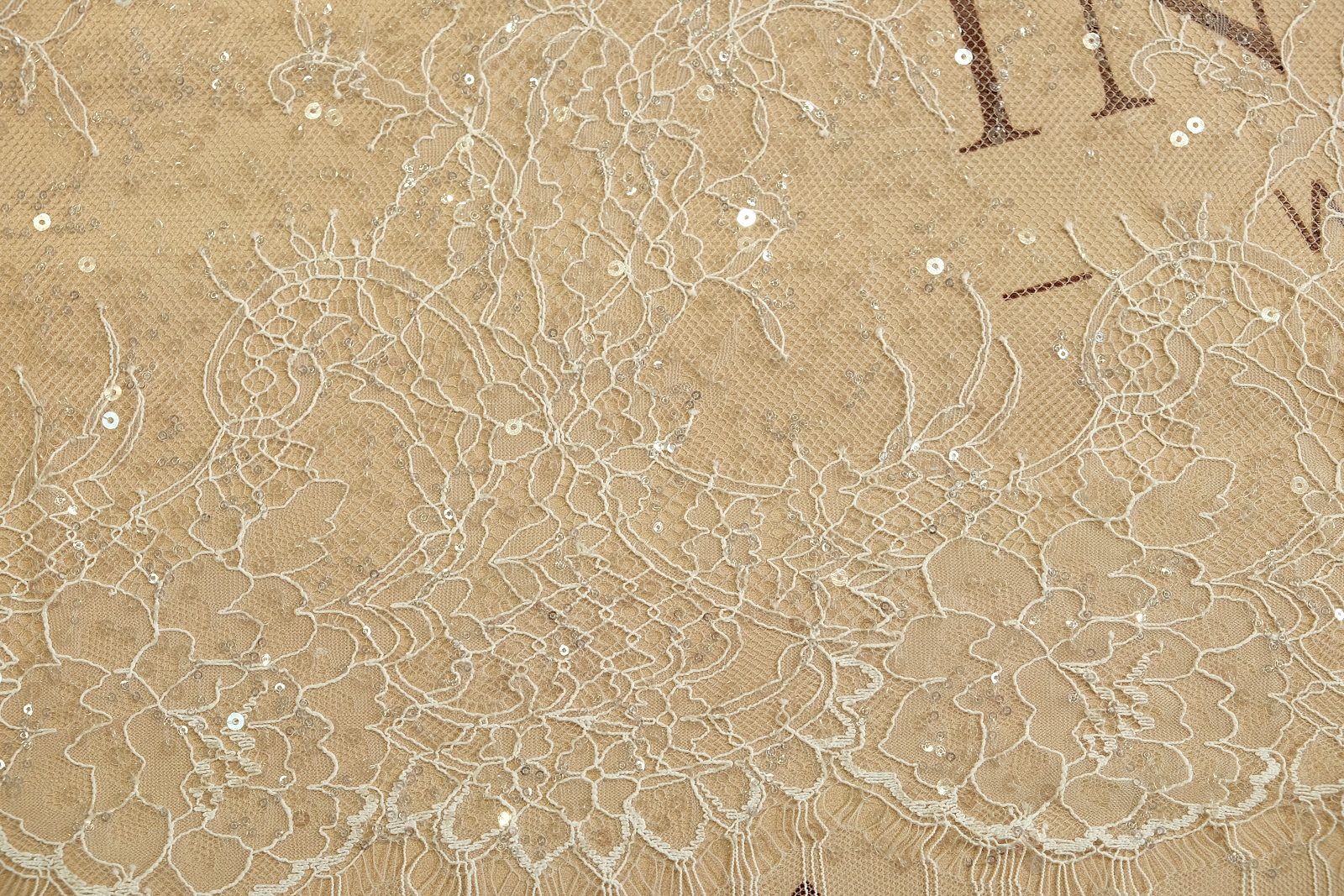 chantilly with sequins pattern 385167