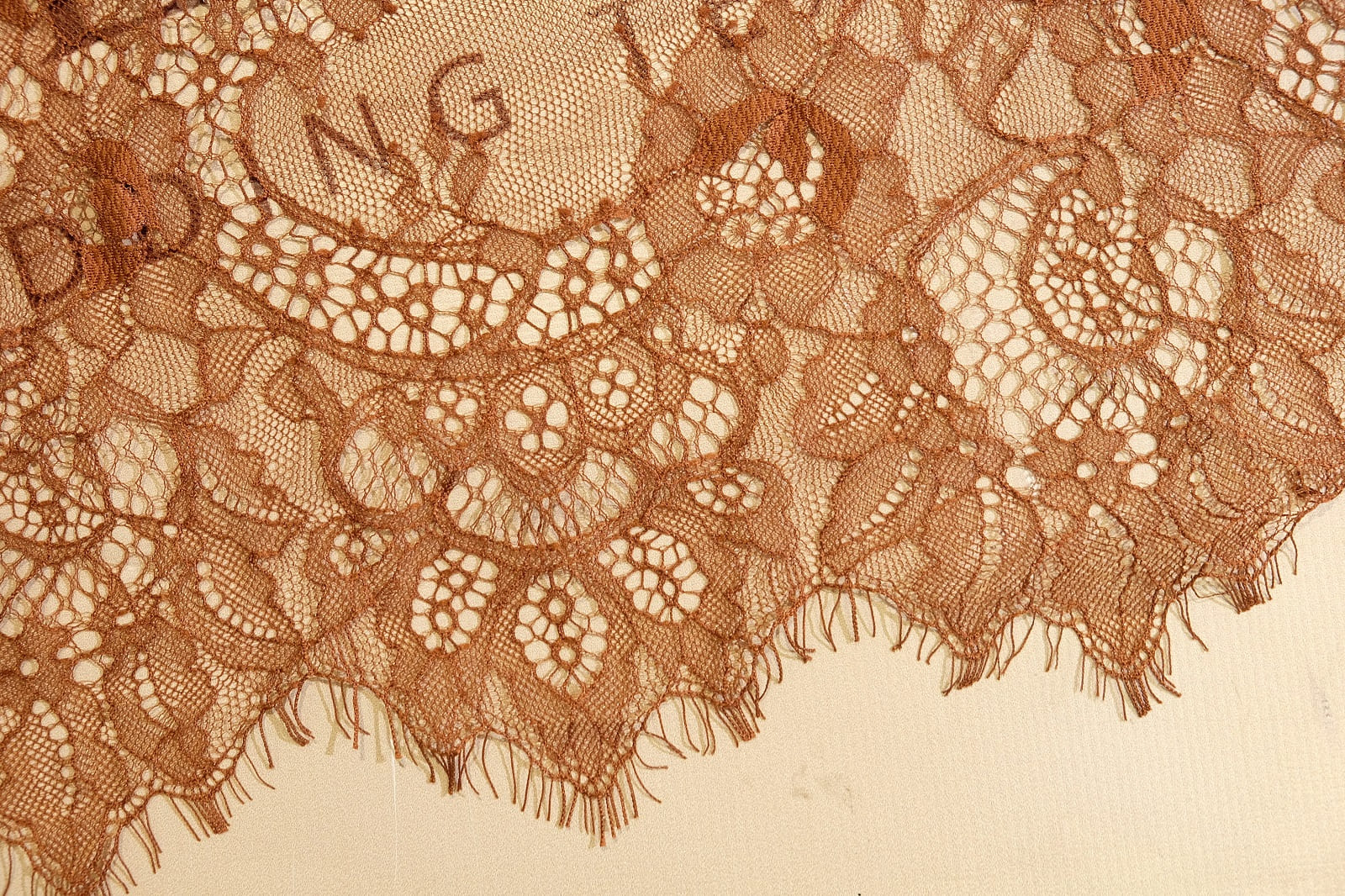 chantilly without beads edge 385259