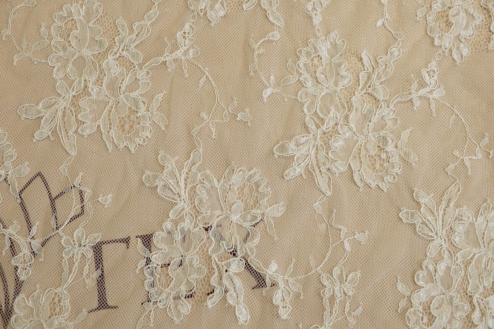 chantilly with cord pattern 385433