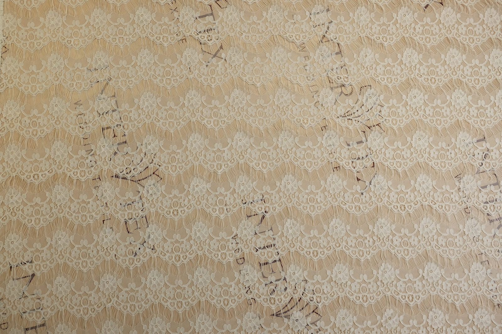 chantilly with cord full width 385440