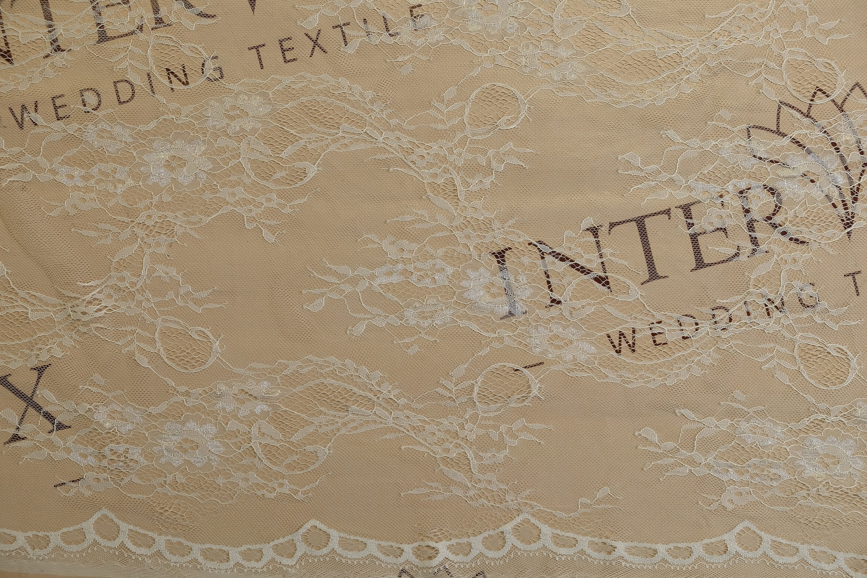 chantilly without beads half width 385464