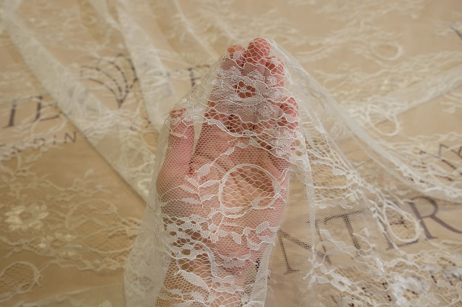 chantilly without beads on hand 385464