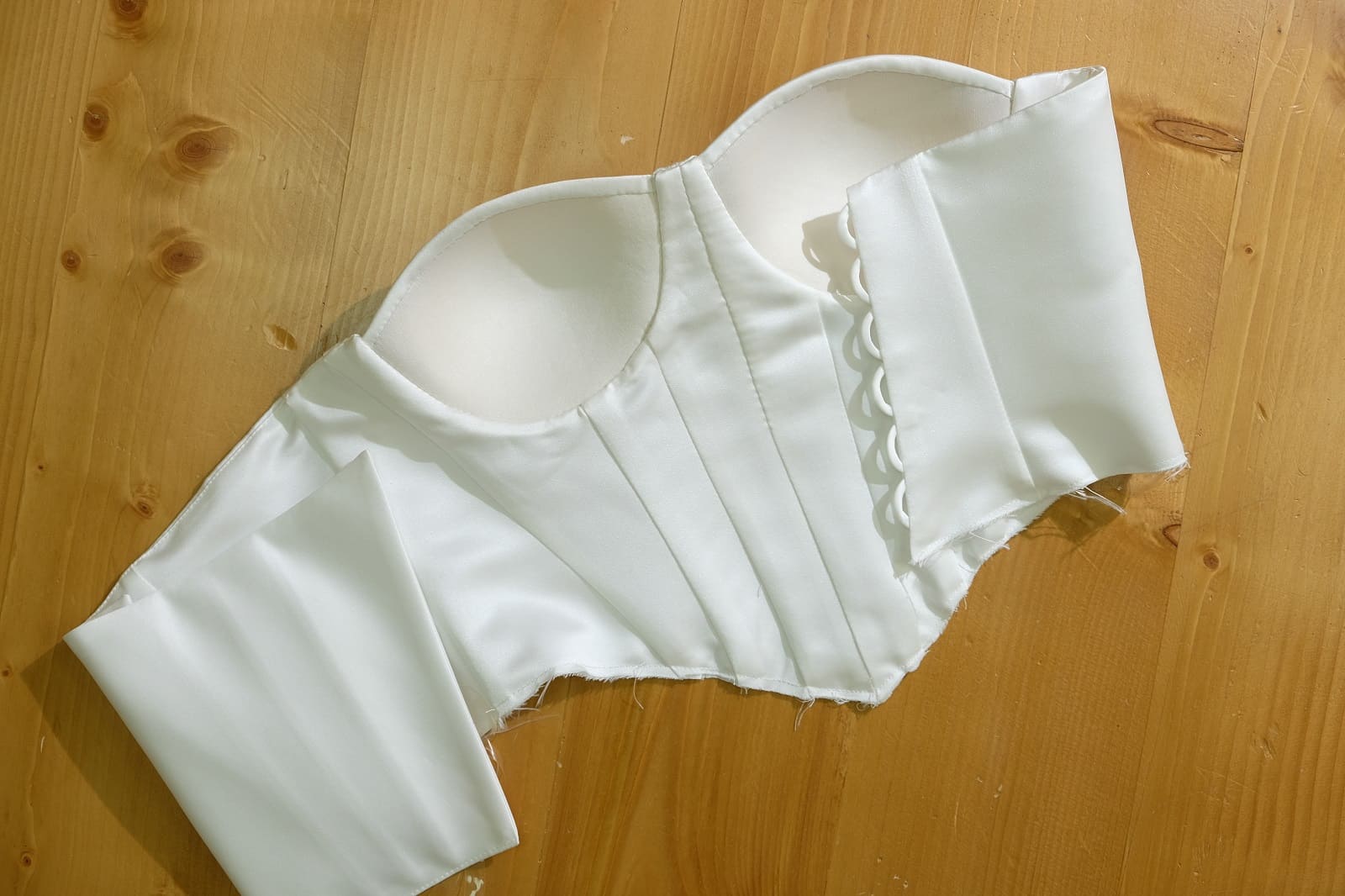 corset back view on table 385549