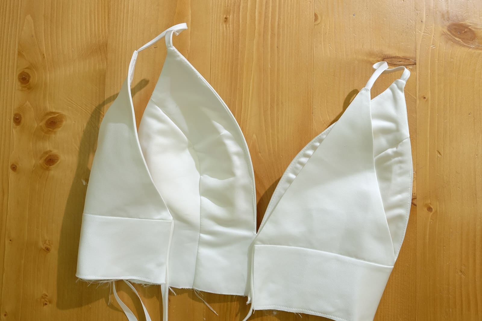 corset back view on table 385556