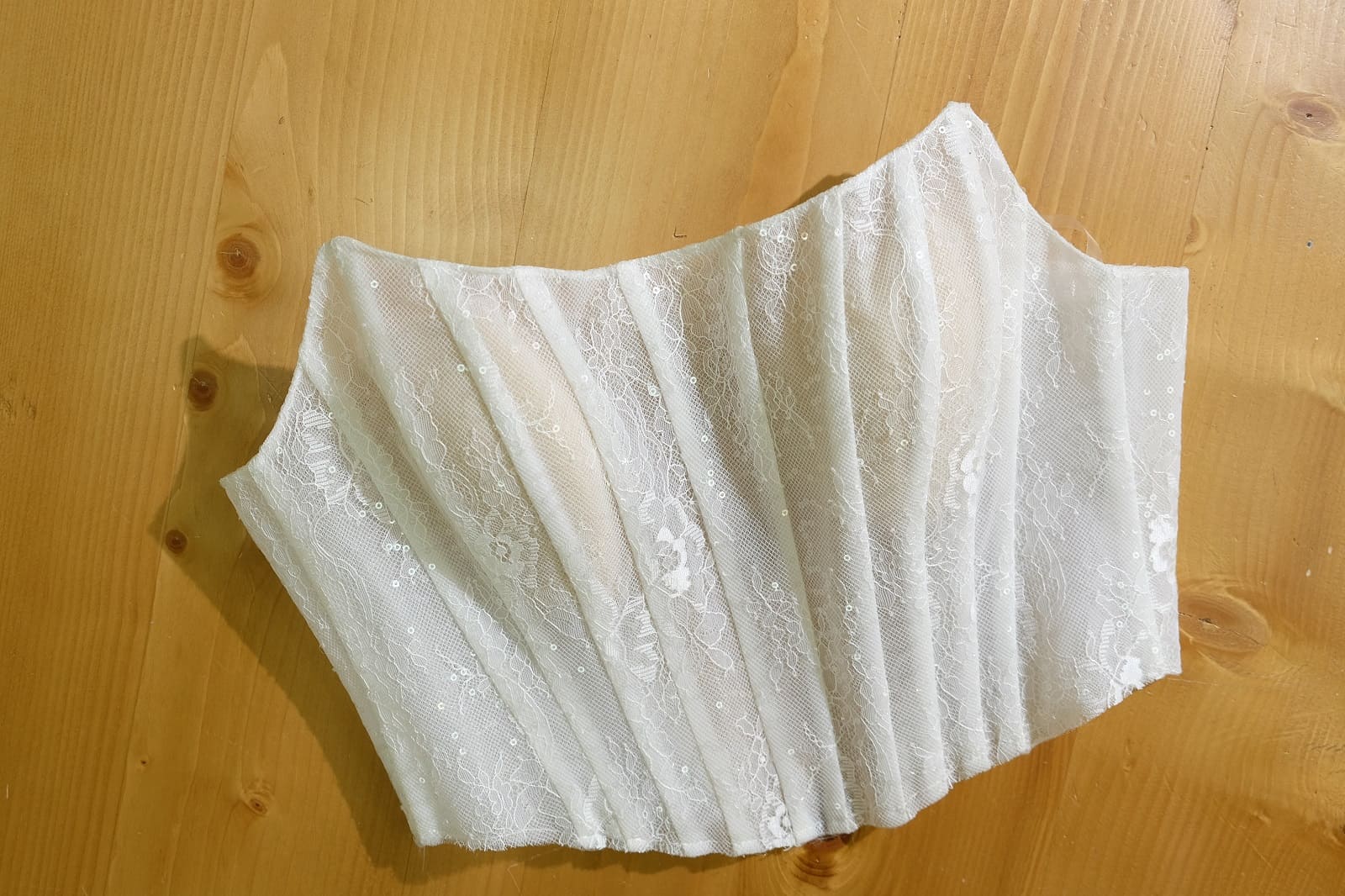 corset front view on table 385594