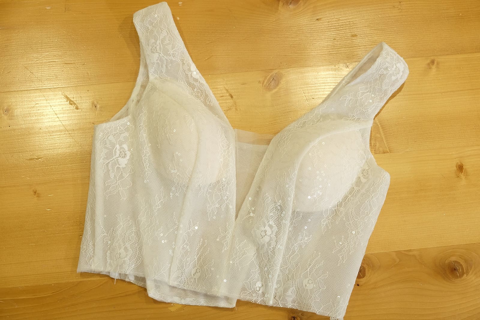 corset front view on table 385600