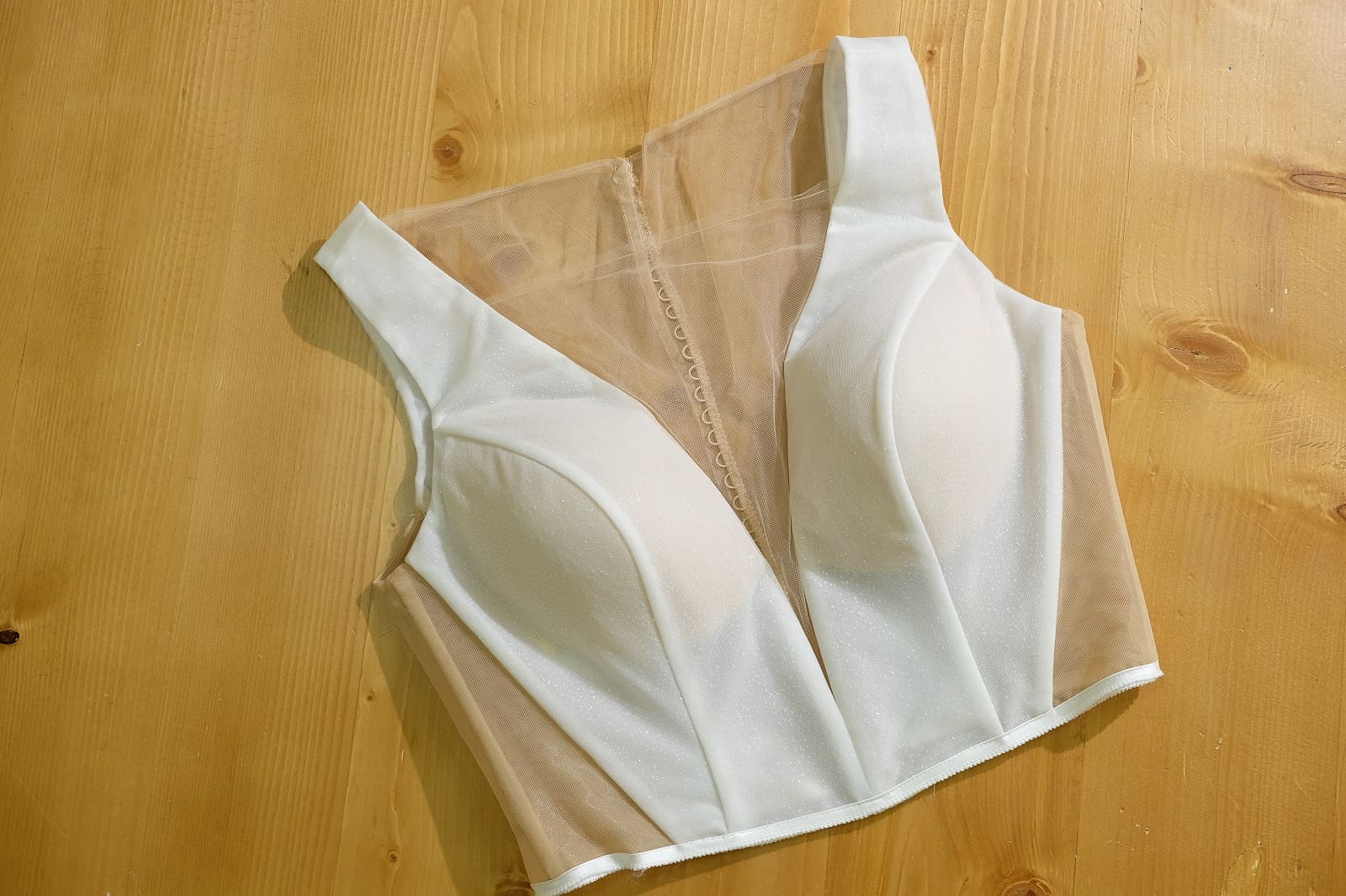 corset front view on table 385631