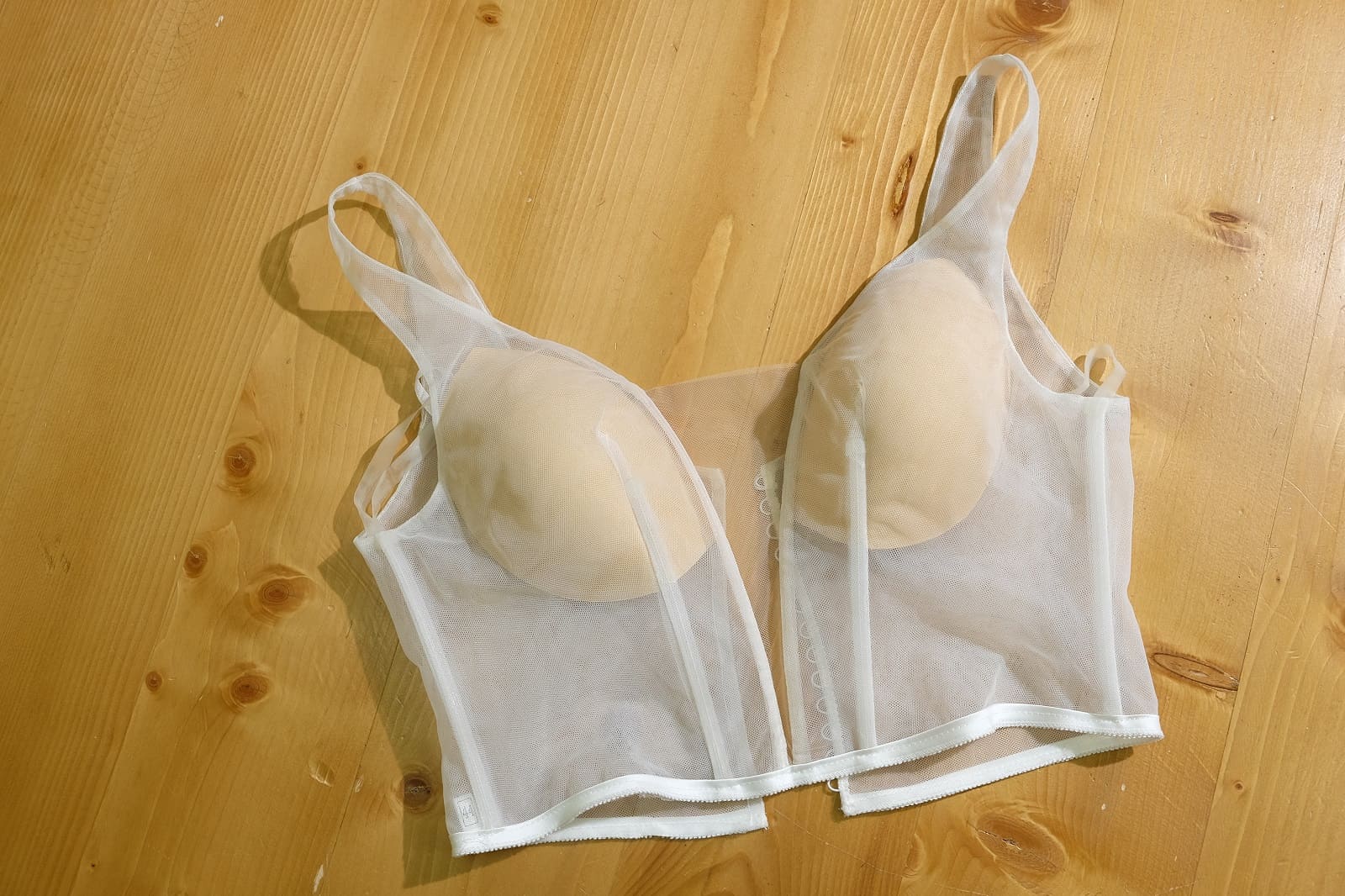 corset front view on table 385662