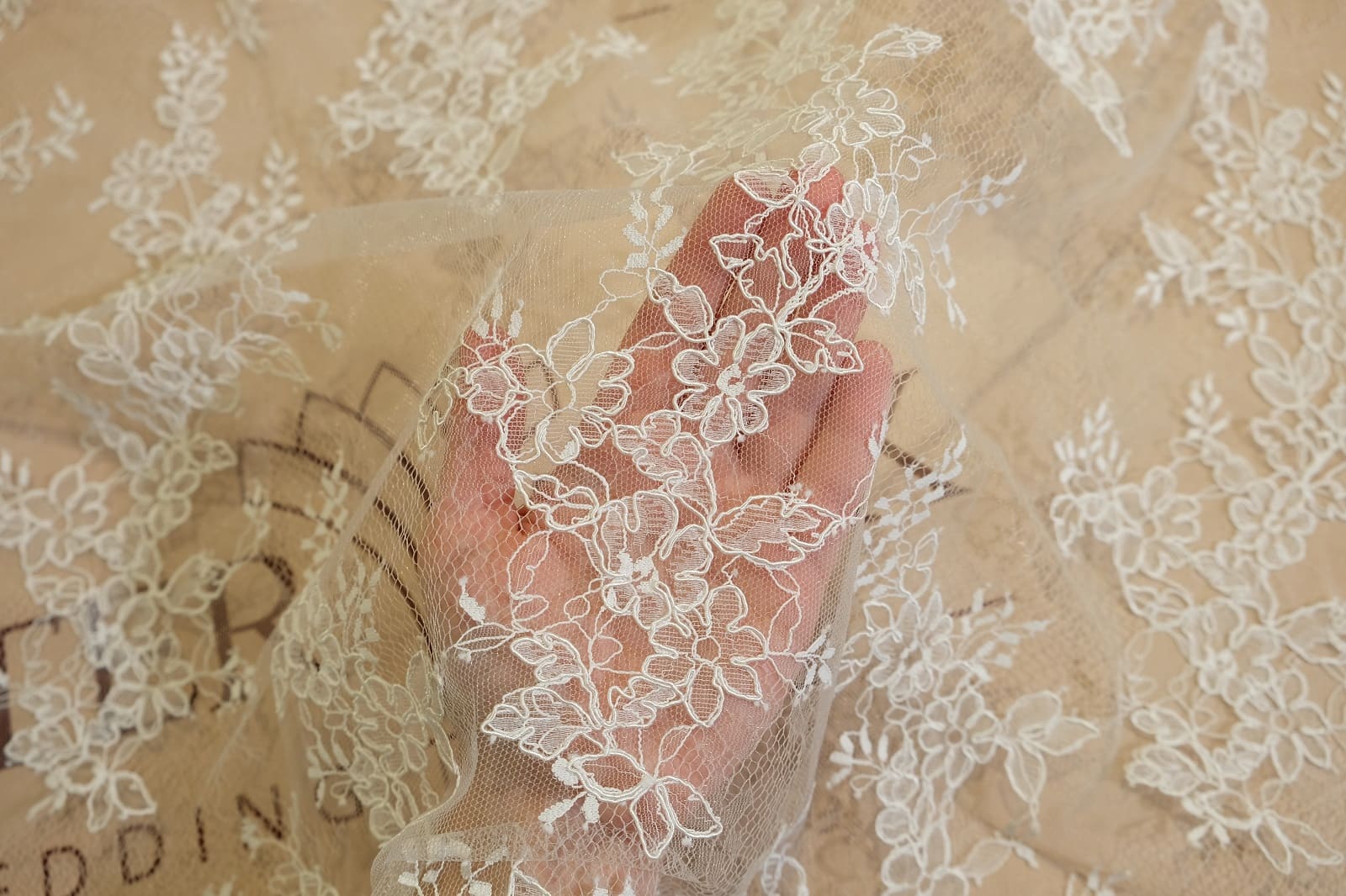 chantilly with cord on hand 385679