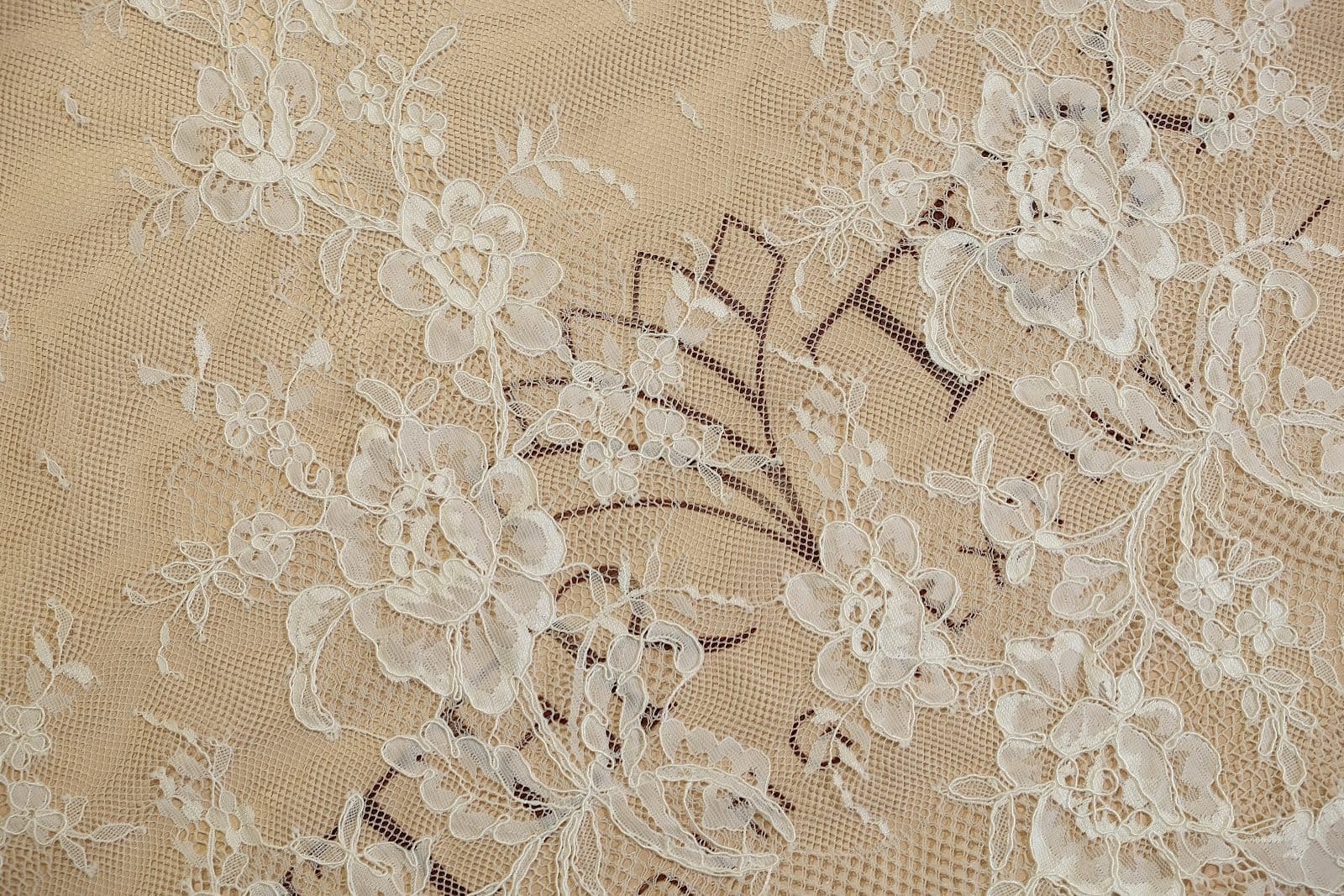 chantilly with cord pattern 385846