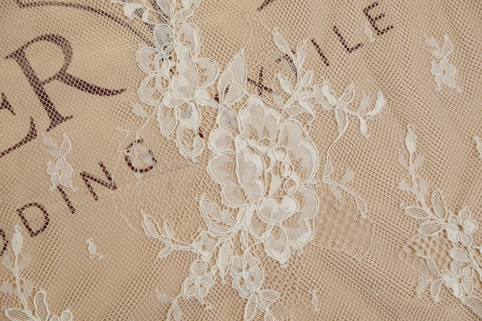 chantilly with cord detail 385846