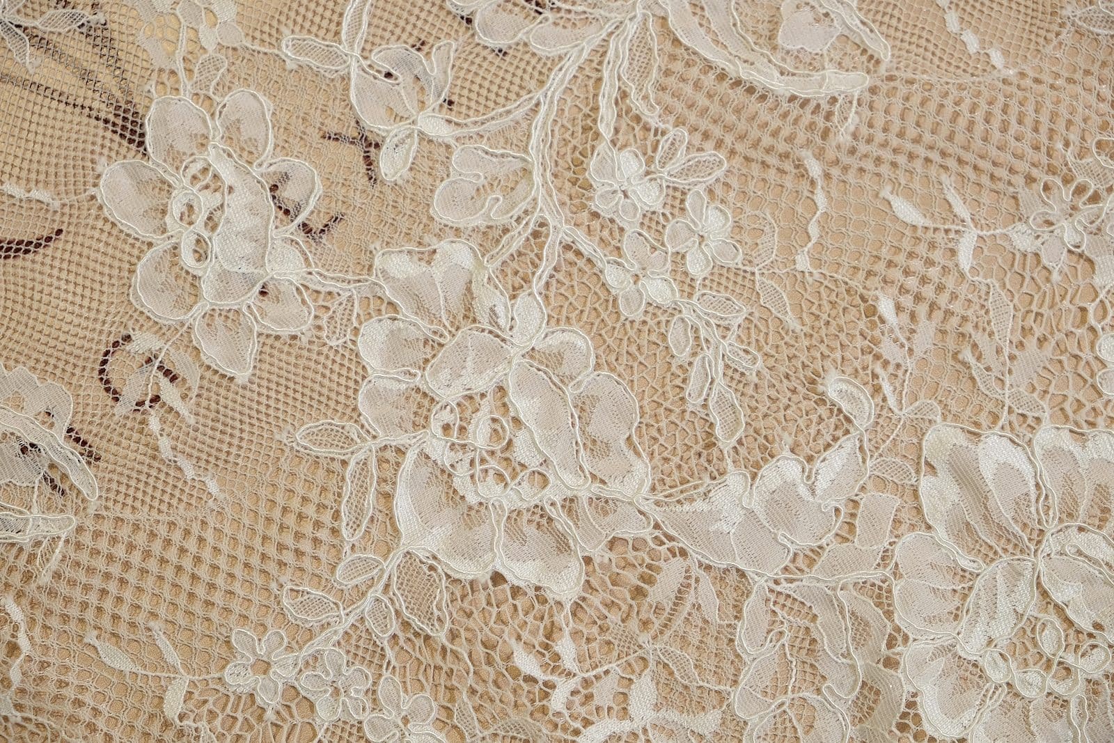 chantilly with cord texture detail 385846