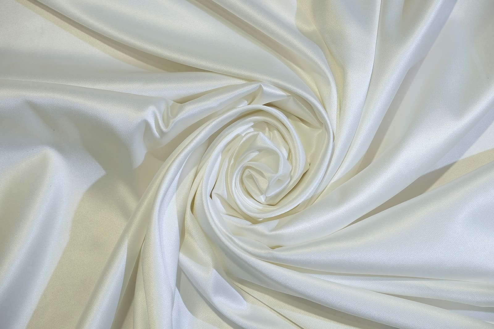 stretch wedding satin rolled in a circle 385907