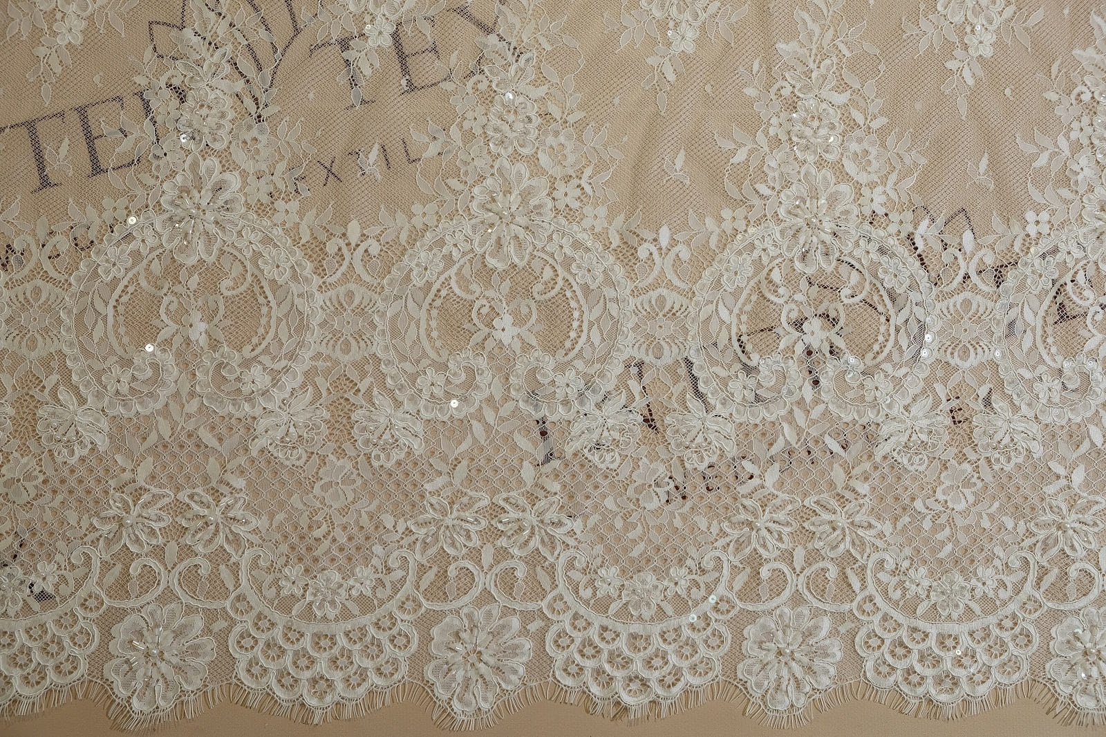 chantilly with beads half width 386096