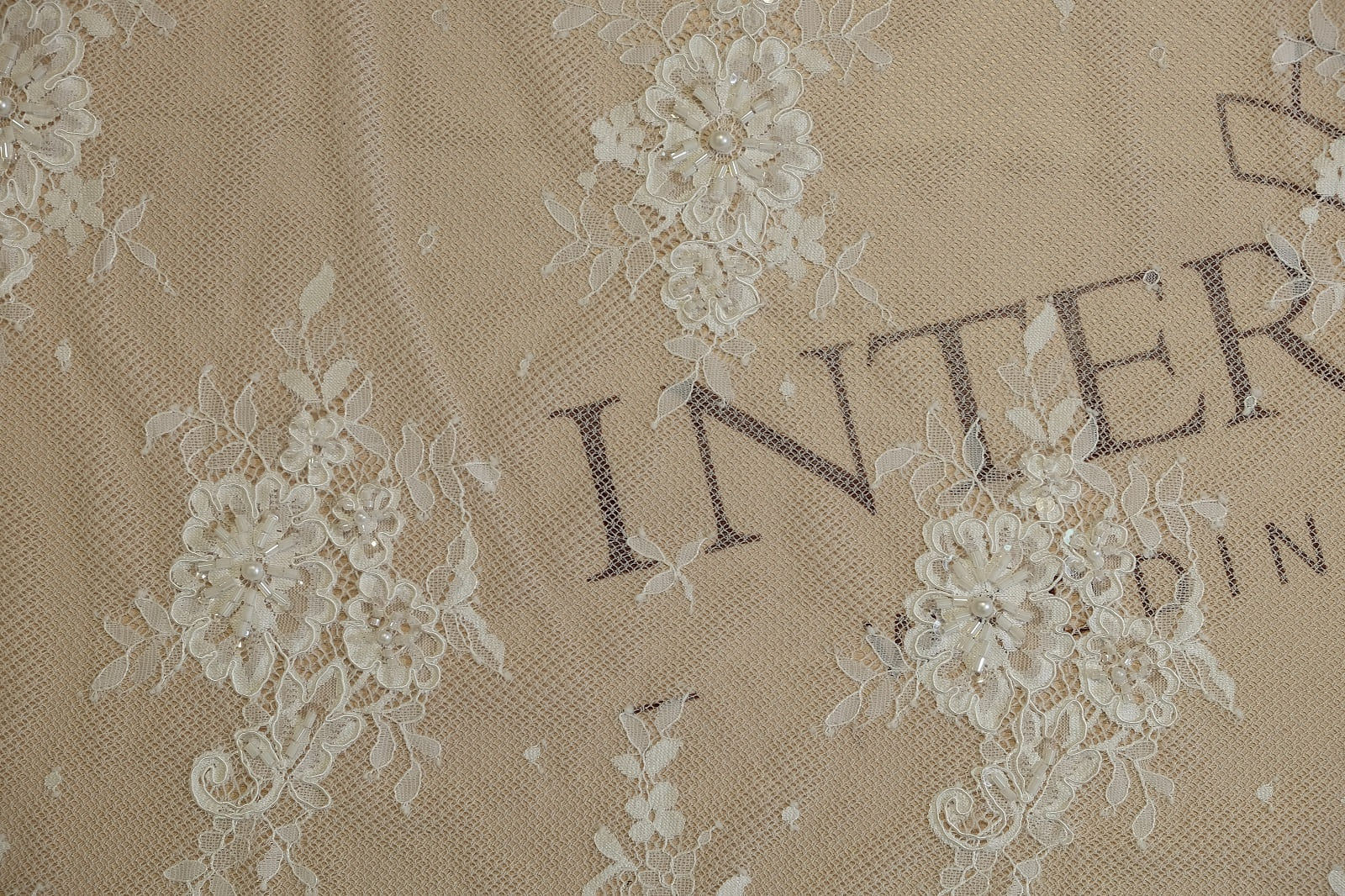 chantilly with beads center of canvas 386096