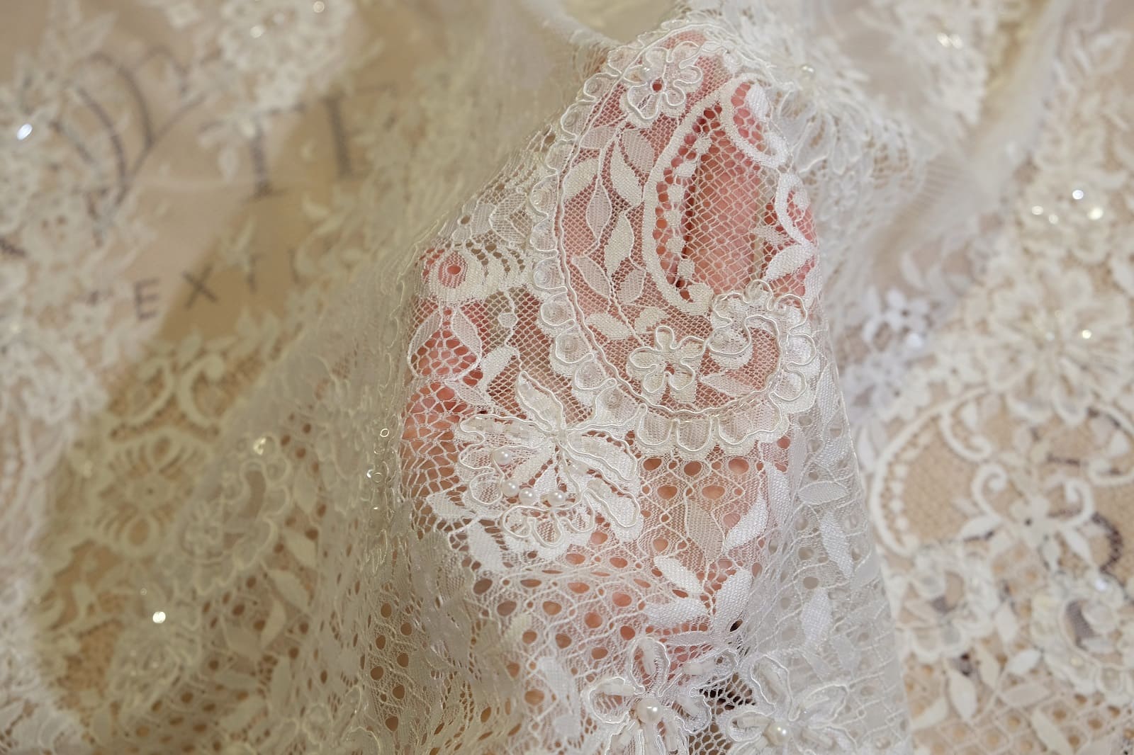 chantilly with beads on hand 386096