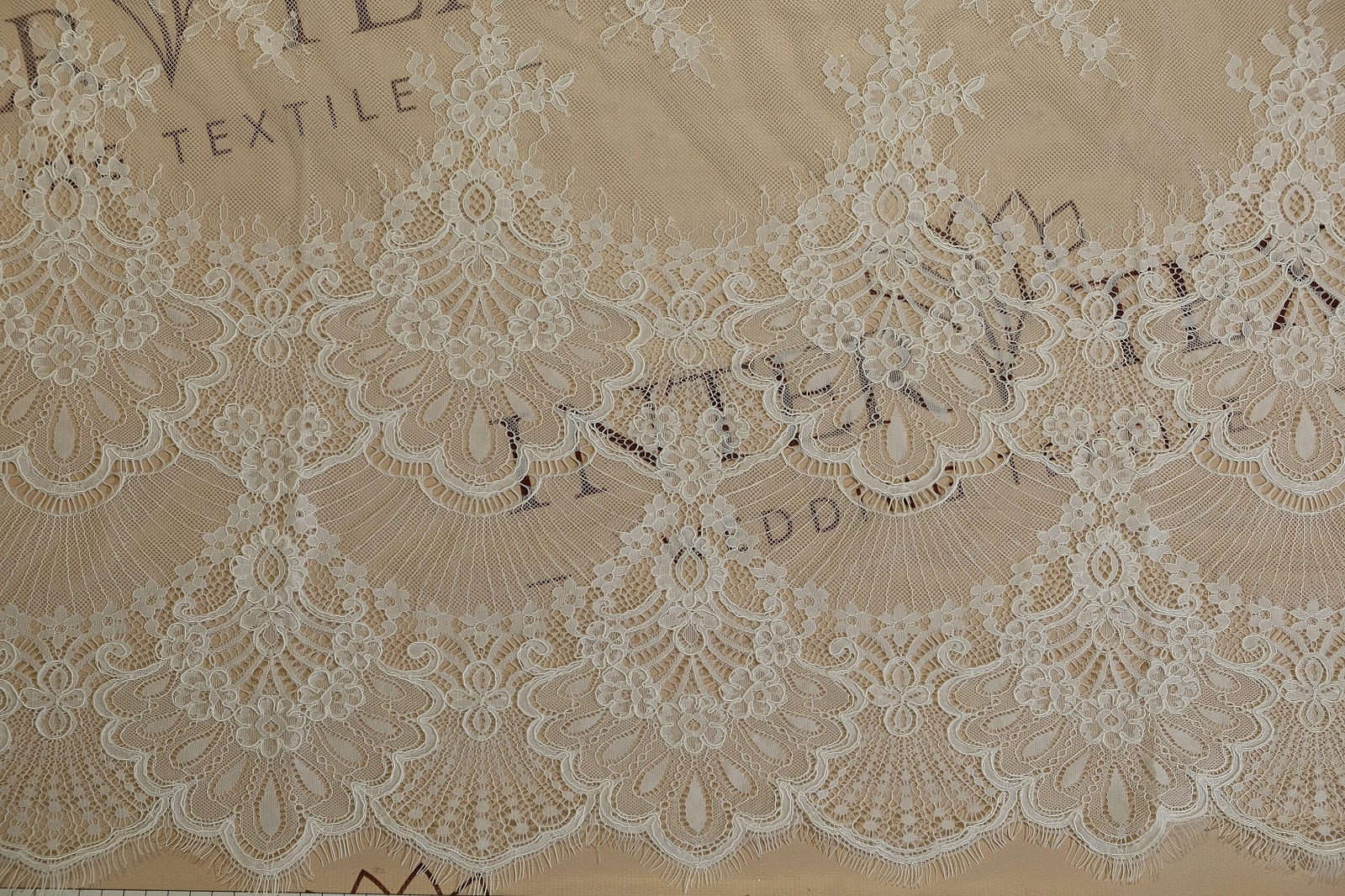 chantilly with cord half width 386119