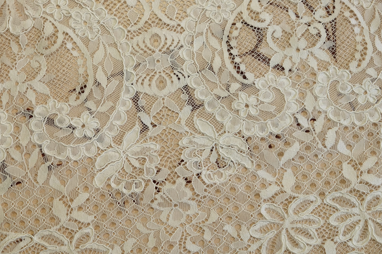 chantilly with cord close-up 386133