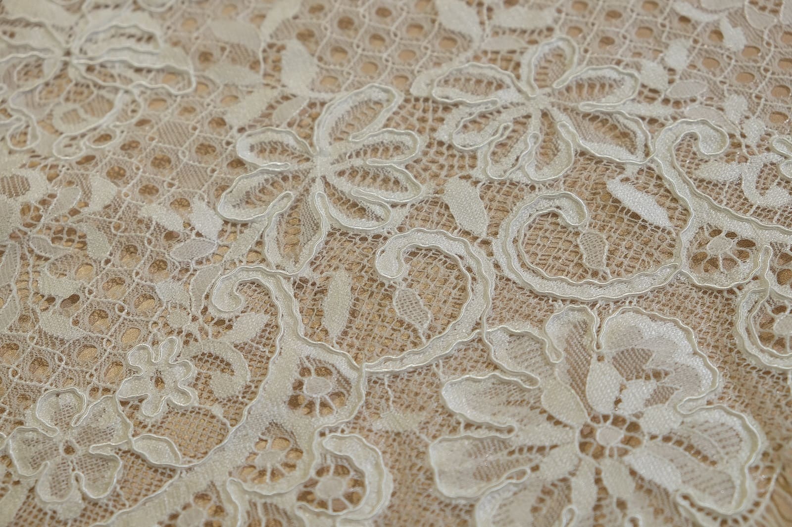 chantilly with cord texture detail 386133