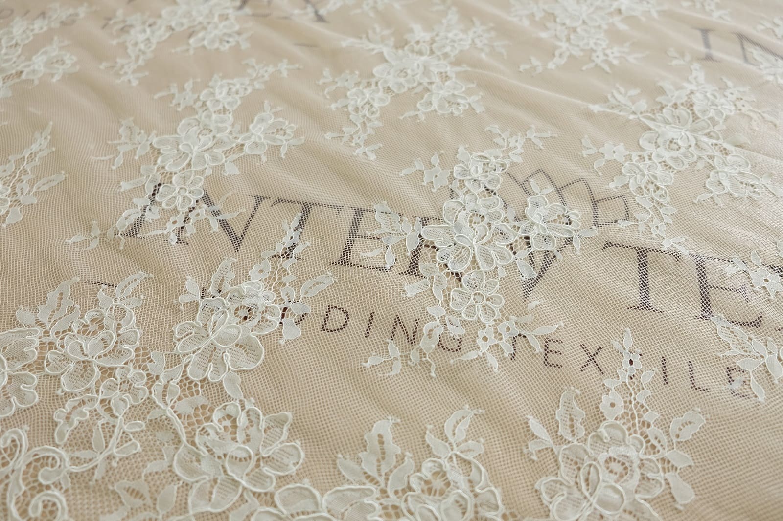 chantilly with cord central part 386195