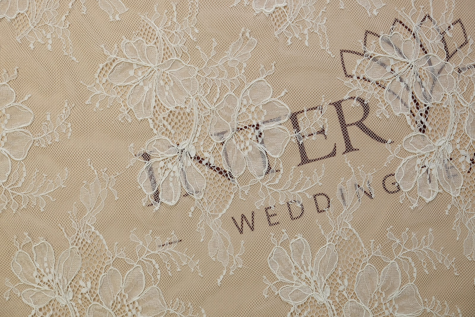 chantilly with cord center of canvas 386270