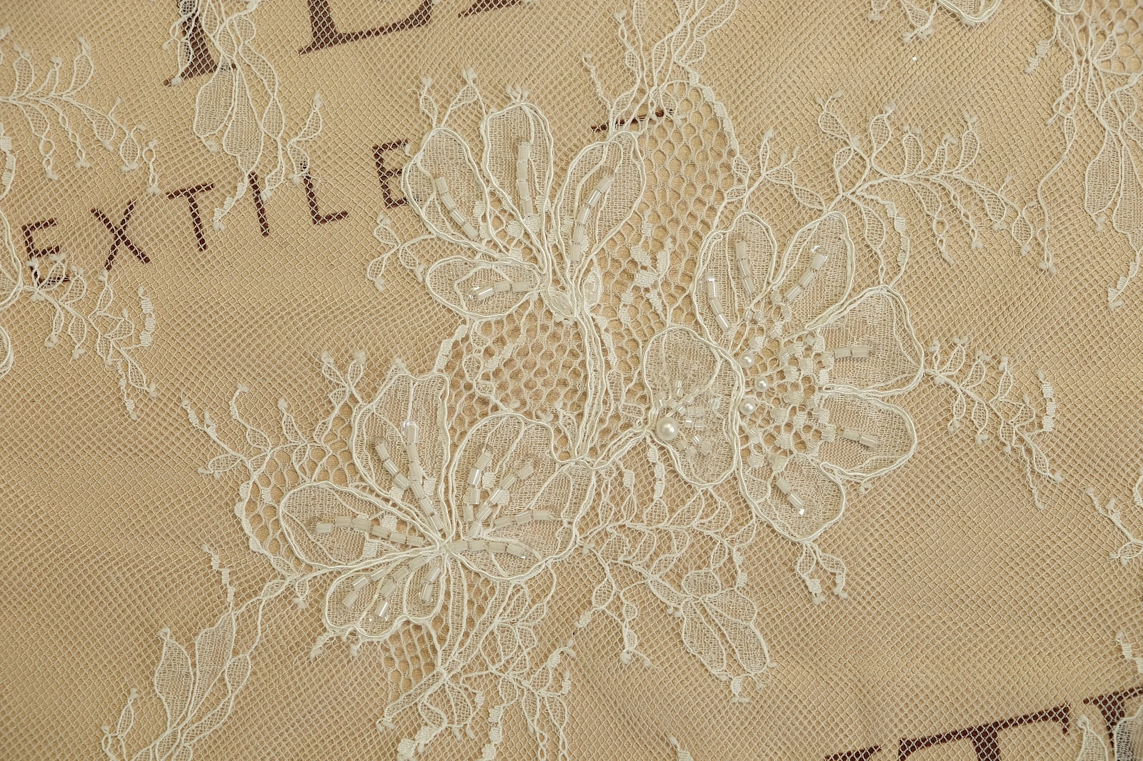 chantilly with beads detail 386294