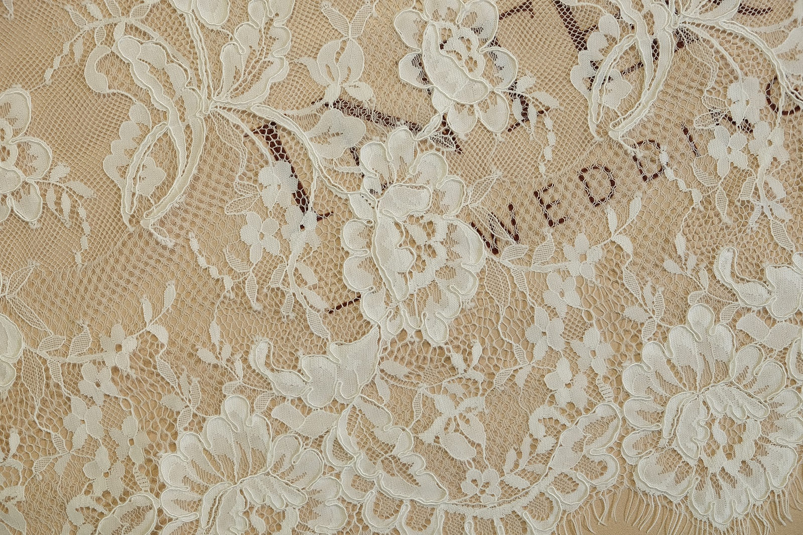 chantilly with cord pattern 386331