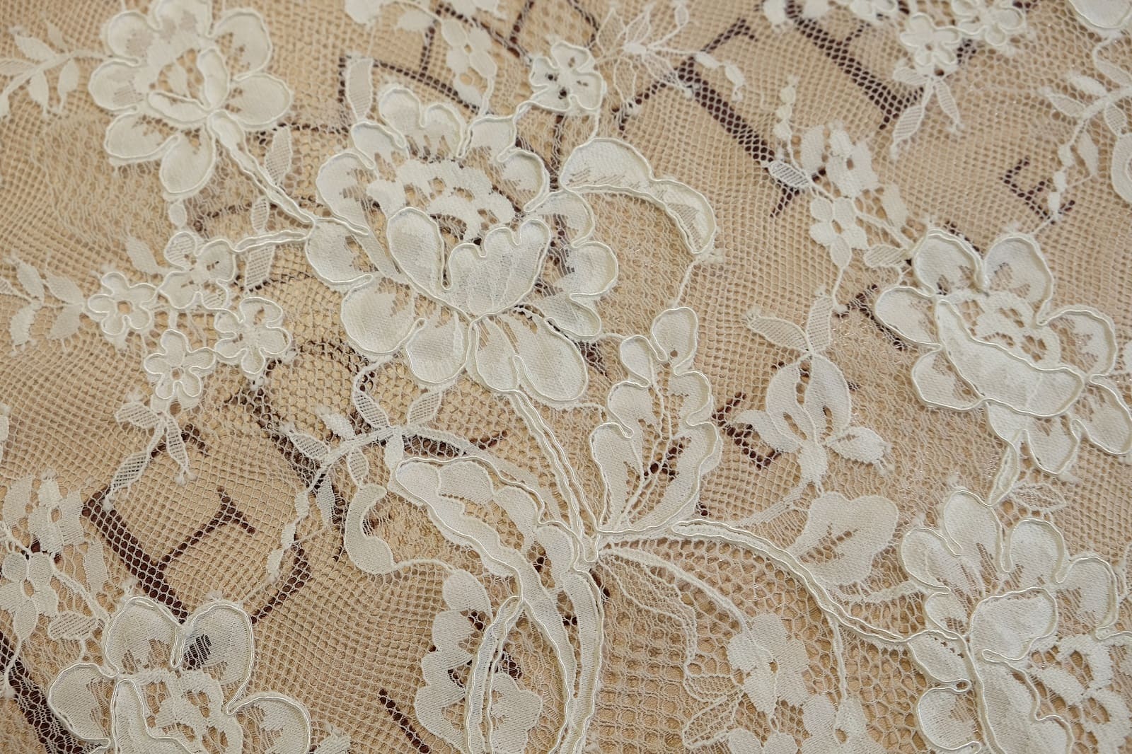 chantilly with cord close-up 386331