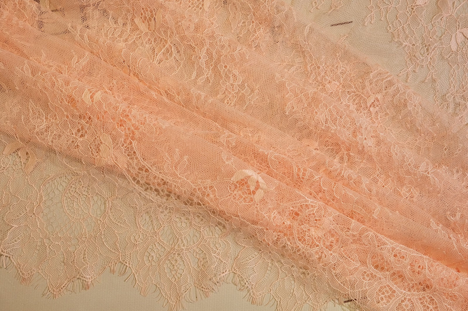 chantilly without beads with soft folds 386508